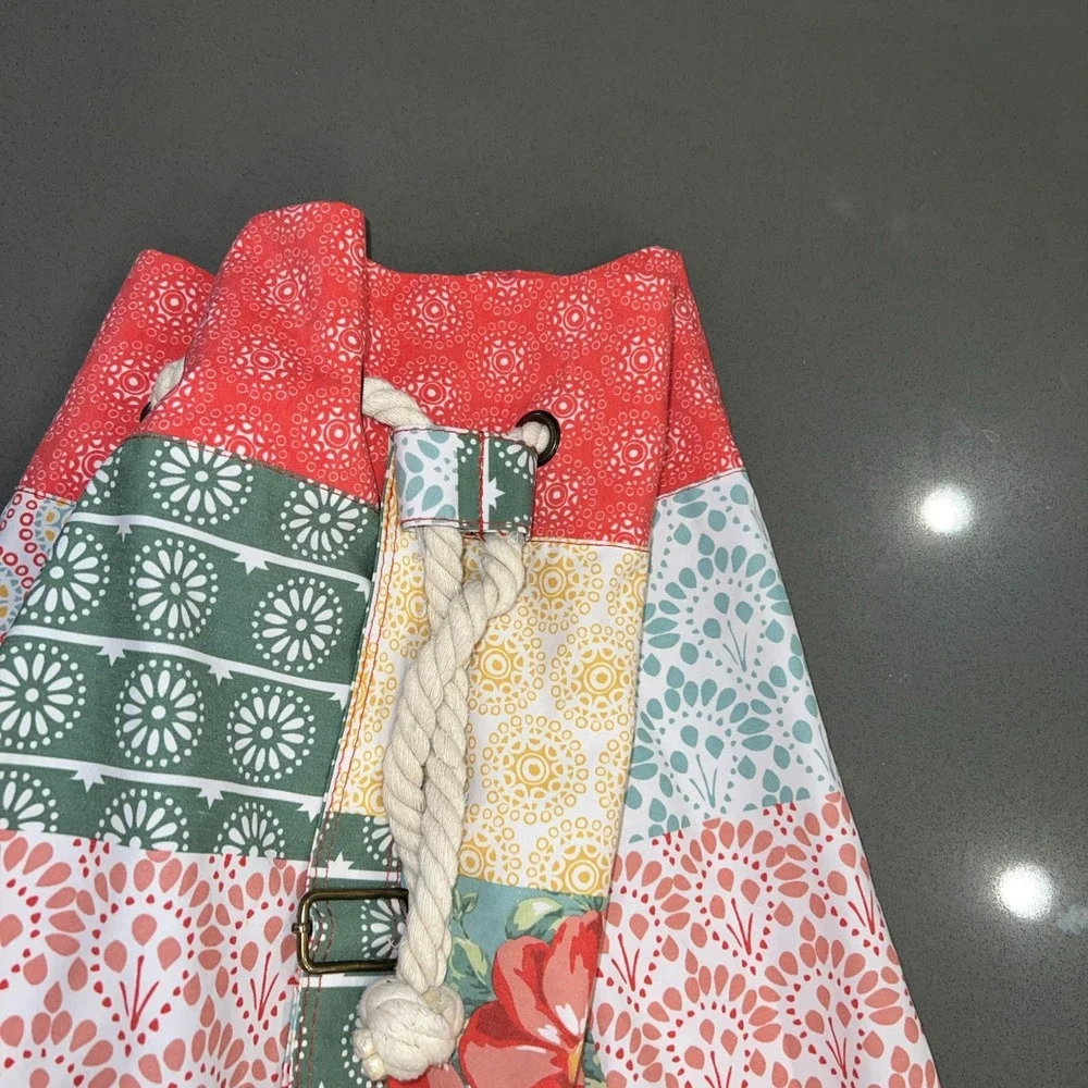 Pioneer Floral Woman Laundry Bag Floral Adjustable Strap